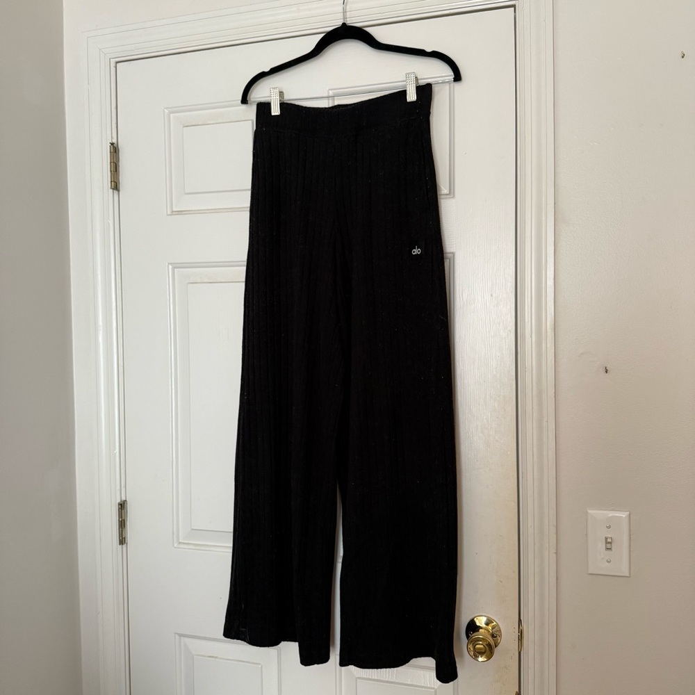 Alo Yoga Ribbed Black Sweatpants